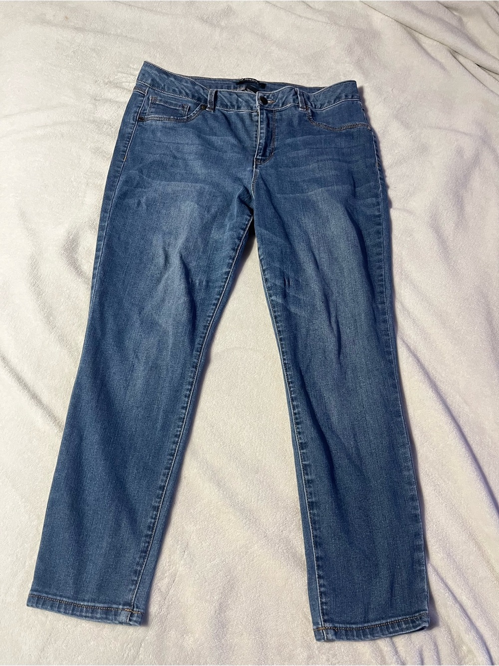 d. jeans Straight-Leg Denim in Medium Blue